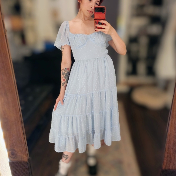 Dresses & Skirts - Puff sleeve tiered ruffled midi dress size small